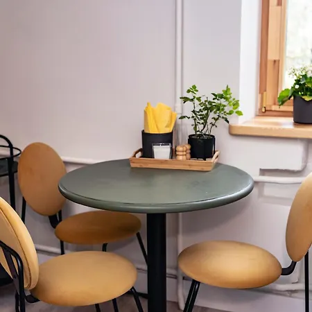 Great Location - 5min To Old Town Apartment *